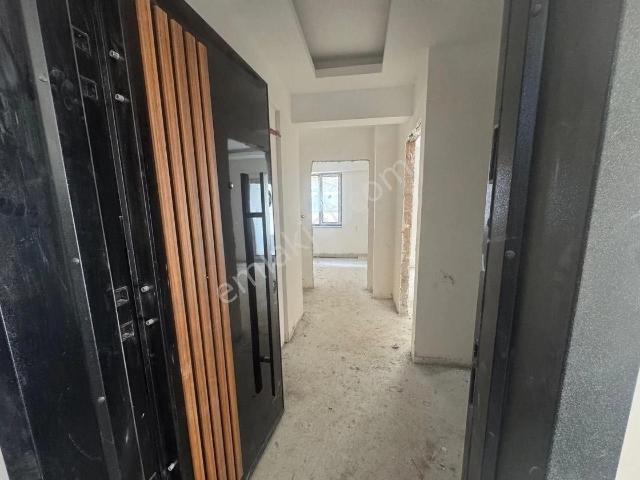 Hasan Bulgur Emlaktan Kale Mah Mutlu Cad Üzerinde Düz Giriş 1+1 Daire