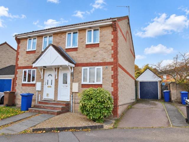 Haselmere Close, Bury St. Edmunds IP32 2 bed semi detached house to rent £1,250 pcm £288 pw