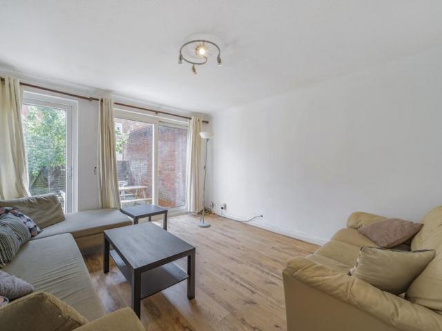 Haselrigge Road, Clapham, London, SW4 4 bed terraced house to rent £4,500 pcm £1,038 pw