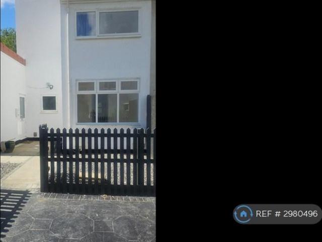 Hasgill Court, Miltonkeynes, MK13 3 bed semi detached house to rent £1,450 pcm £335 pw