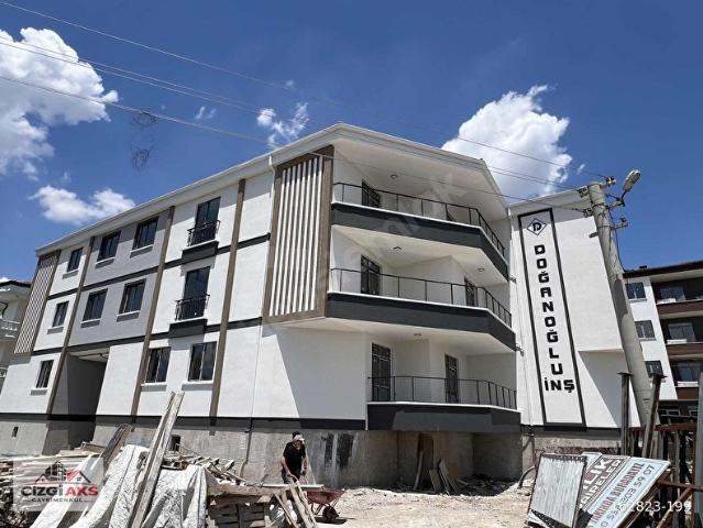 HASHAS MAHALLESİ KANBER GÜLİZAR DEMİR OKULU KARŞISINDA