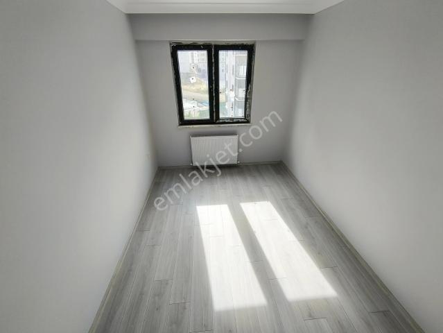 Hasköyde Ebeveyn Banyolu Bireysel Doğalgazlı Kiralık 3+1 Daire