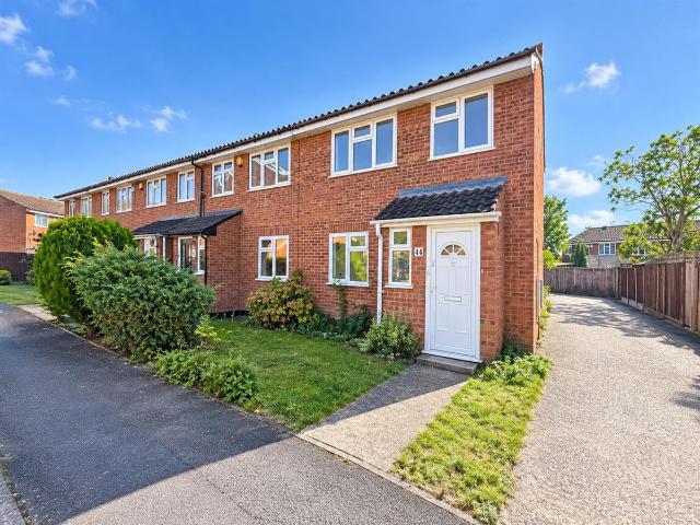Haslam Close, Ickenham, Uxbridge UB10, 3 bed end terrace house to rent, £2,100 pcm | PrimeLocation