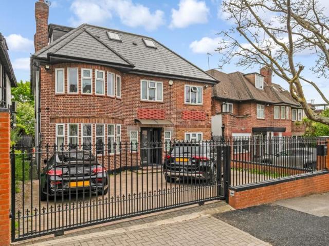 Haslemere Gardens, N3 5 bed terraced house to rent £6,197 pcm £1,430 pw