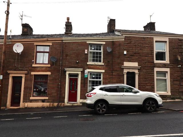 Haslingden Road, Blackburn, BB2 2 bed terraced house to rent £750 pcm £173 pw