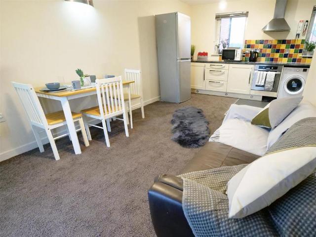 Hassell Street, Newcastle Under Lyme ST5 1 bed in a flat share to rent £585 pcm £135 pw