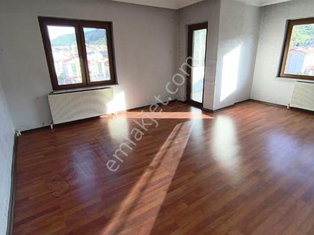 Hattat Karahisar Mah. Site İçerisinde Bakımlı 3+1 Satılık Daire