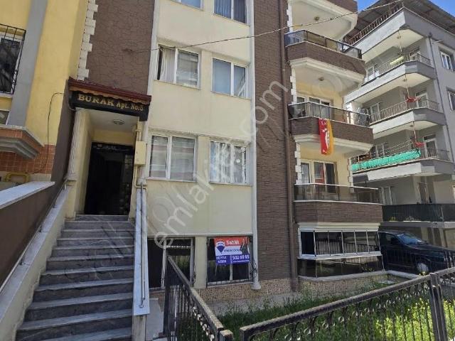 hattat Karahisar'da Cuma Pazarı Yakını Satılık 2+1 Daire