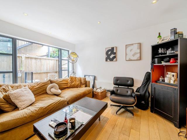 Hatton Place, Farringdon, London EC1N, 2 bed flat to rent, £3,650 pcm | PrimeLocation
