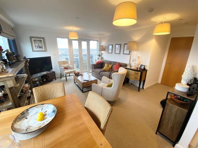 Hatton Place, Midland Road, Luton LU2, 2 bed flat to rent, £1,400 pcm | PrimeLocation