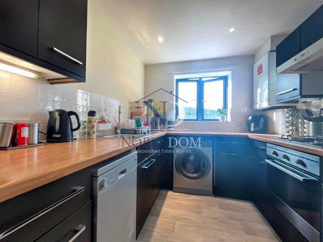 Hatton Road, Feltham, TW14 2 bed flat to rent £1,725 pcm £398 pw
