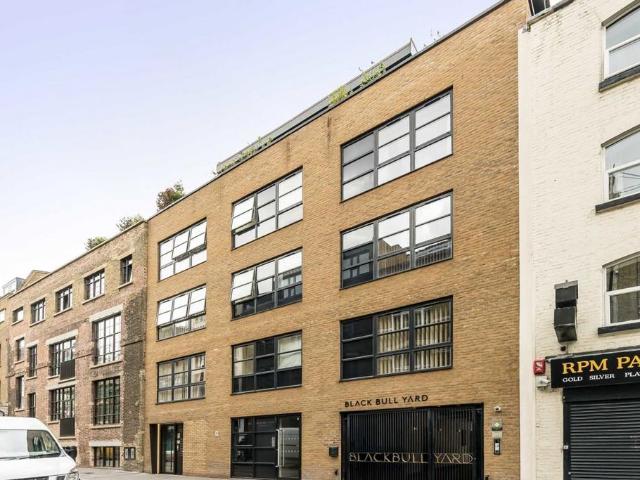 Hatton Wall, London EC1N 2 bed flat to rent £3,300 pcm £762 pw