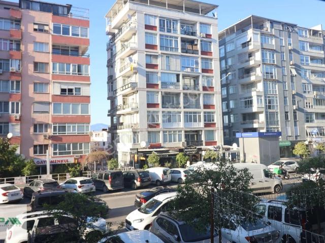 Hatay Metro Çıkışı İnönü Caddesi Nde Satılık 2+1 1.kat Daire