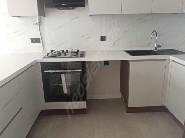 Hatay'da caddeye yakın otoparklı asansörlü 2 + 1 sıfır daire