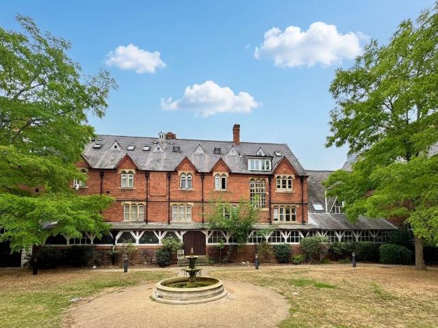 Hatch Lane, Convent Court Hatch Lane SL4, 1 bed flat to rent, £1,500 pcm | PrimeLocation