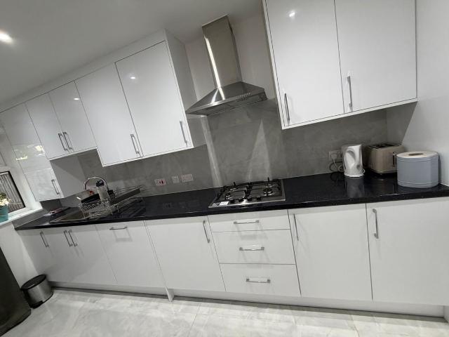 Hatch Lane, Windsor SL4, 1 bed semi detached bungalow to rent, £1,800 pcm | PrimeLocation