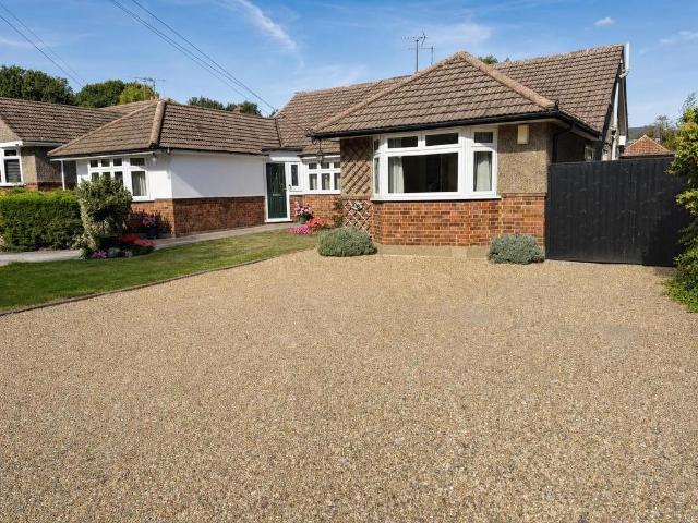 Hatch Road, Brentwood 5 bed bungalow to rent £2,600 pcm £600 pw