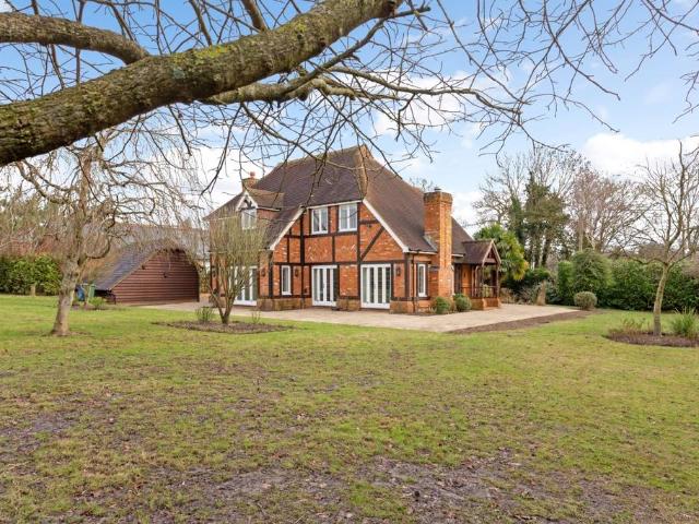 Hatchet Lane Winkfield SL4 4 bed detached house to rent £4,200 pcm £969 pw