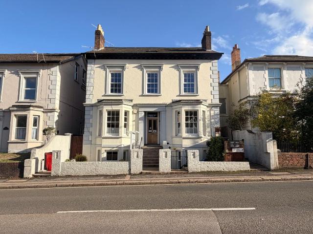 Hatchlands Road, Redhill RH1, 1 bed flat to rent, £1,275 pcm | PrimeLocation