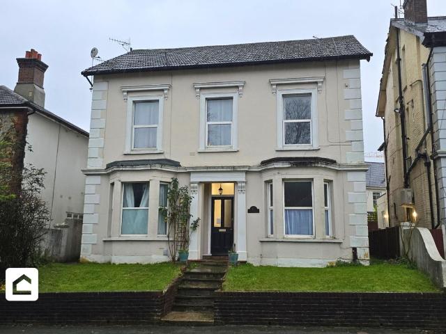 Hatchlands Road, Redhill, Surrey RH1, 2 bed flat to rent, £1,150 pcm | PrimeLocation