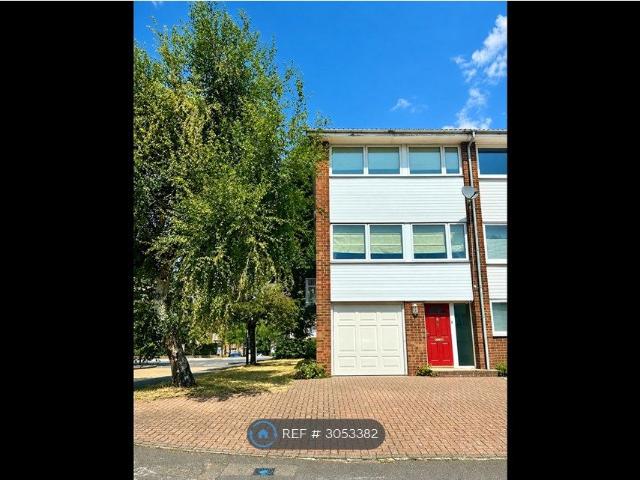 Hatcliffe Close, London SE3, 3 bed end terrace house to rent, £3,000 pcm | PrimeLocation