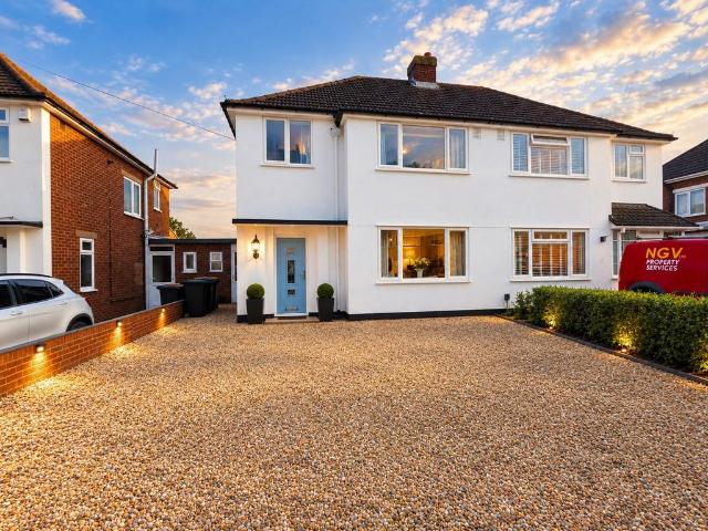 Hatfield Crescent, Bedford, MK41 3 bed house to rent £1,700 pcm £392 pw