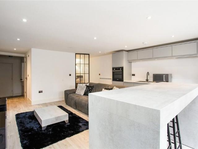 Hatfield Road, St. Albans. 1 bed apartment to rent £1,550 pcm £358 pw