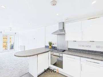 Hatfield Road, St. Albans AL1, 2 bed flat to rent, £1,800 pcm | PrimeLocation