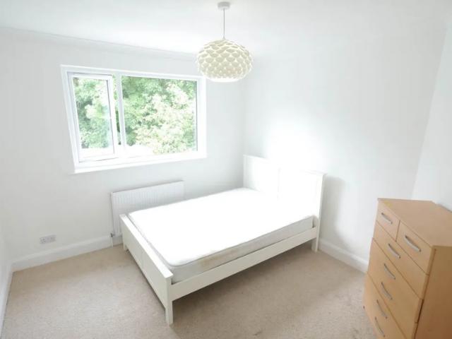 Hatfield Road, St. Albans AL4 2 bed flat to rent £1,600 pcm £369 pw