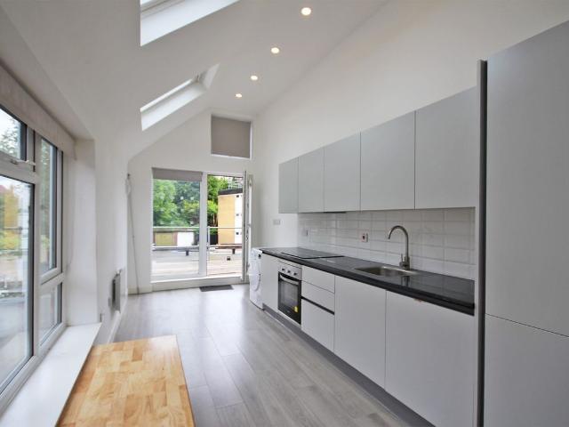 Hatfield Road, St. Albans, Hertfordshire AL1, Studio to rent, £1,150 pcm | PrimeLocation