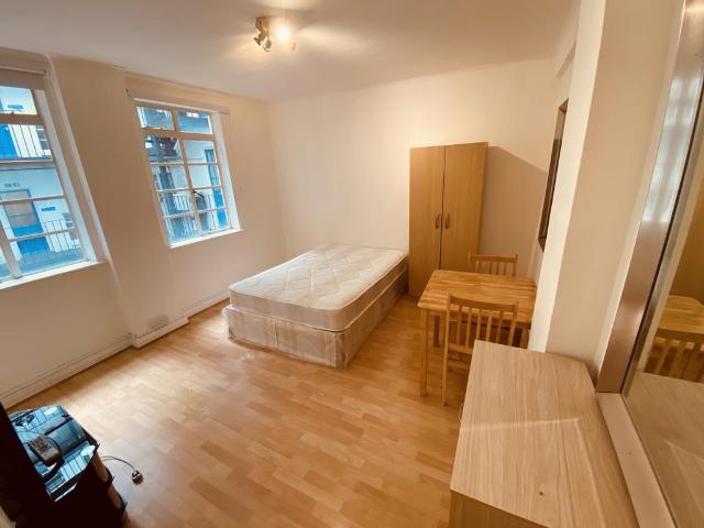Hatherley Grove, Bayswater W2 Studio to rent £1,452 pcm £335 pw