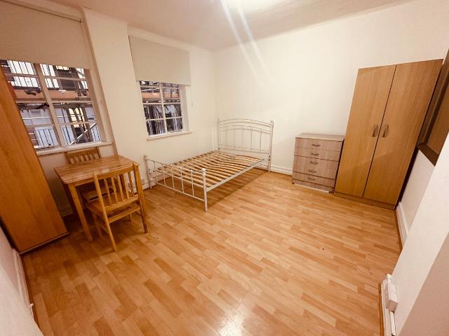 Hatherley Grove, London W2, Studio to rent, £1,408 pcm | PrimeLocation