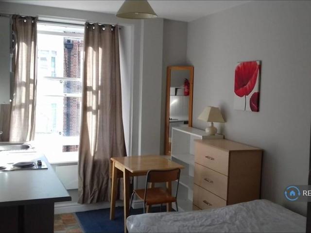 Hatherley Grove, London, W2 1 bed in a house share to rent £1,250 pcm £288 pw