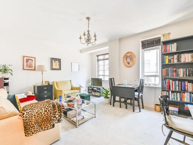 Hatherley Grove, Westbourne Grove. 1 bed flat to rent £3,100 pcm £715 pw