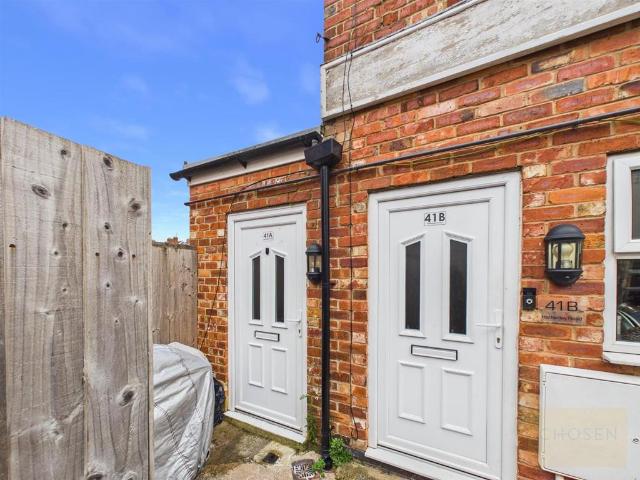 Hatherley Road, Gloucester 2 bed semi detached house to rent £1,000 pcm £231 pw
