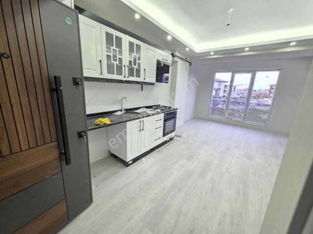 Hatip Mahallesinde Açık Mutfaklı 1+1 48m2 İskanlı Satılık Daire!
