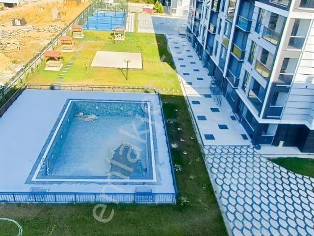 Hatip Mh De 1+1 Site İcerisinde Havuzlu Daire