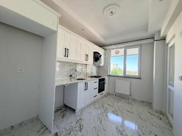 Hatipte 1+1 Ayrı Mutfaklı Balkonlu Kiralık Daire
