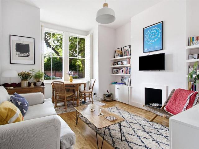Hatley Road, London, N4 1 bed apartment to rent £2,250 pcm £519 pw