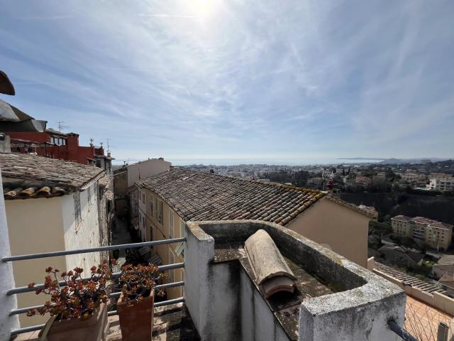 Haut De Cagnes, maison typique avec magnifique vue mer 74m² Cagnes sur Mer