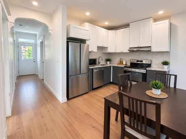 Haut de Duplex Montreal 5 1/2 meublé et rénové 1990$