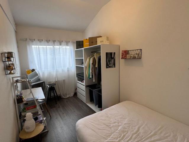 Haut de LÃ©e / Idron, Superbe T4 esprit Loft face aux PyrÃ©nÃ©es, vaste Terrasse, 3 chambres, parking couvert