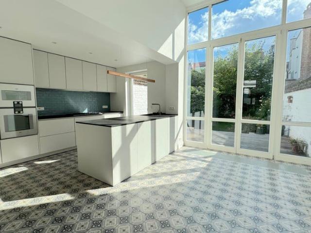 HAUT DE SAINT GILLES – FAMILY HOUSE WITH GARDEN – 6 BEDROOMS