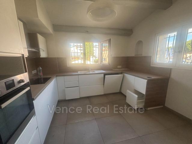Haut de villa avec 2/3 chambres, terrasse, jardin, stationneme
