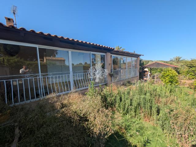 Haut de villa situé dans le quartier de La Vernette