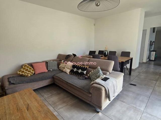 Haut de villa 93 m² avec extérieur et piscine – Le Merlan