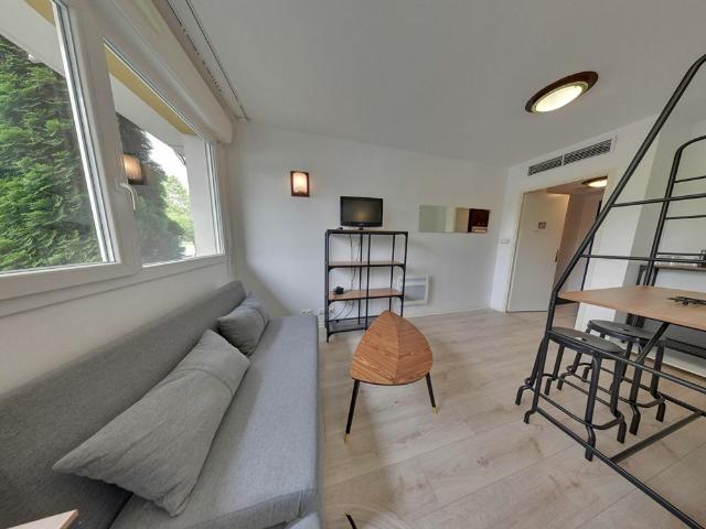 Haut d'Idron, T1 BIS Meubl� avec coin chambre s�par�, parking priv� dans R�sidence R�cente s�curis�e