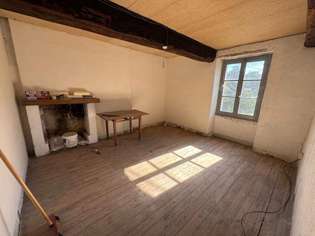 HAUTE VIENNE Bessines Sur Gartempe Charmante maison de village avec potentiel de rénovation