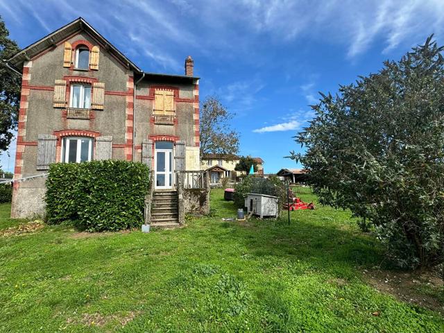 HAUTE VIENNE Superbe maison de ville avec 9000m2 de jardin et un gîte de 2 chambres entièrement rénové