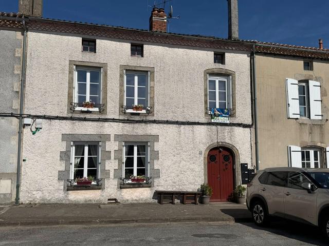 HAUTE VIENNE Superbe maison historique située au coeur du Dorat